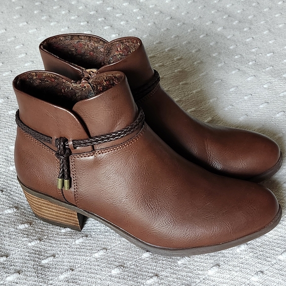 boc Shoes - NWOY BOC by Born Womens Lindsay Stacked Heel Booties